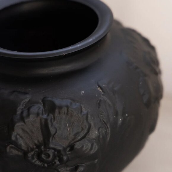 Vintage Tiffin Medium Black Amethyst Matte Glass Poppy Vase - Picture 3 of 5
